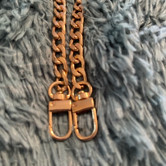 NWOT 16” Unbranded wristlet chain Goldtone - Picture 2 of 2